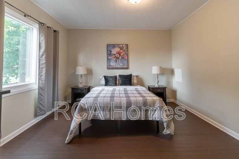 1015 Olive St - Photo 7 of 15