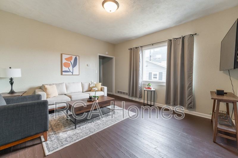 1015 Olive St - Photo 2 of 15