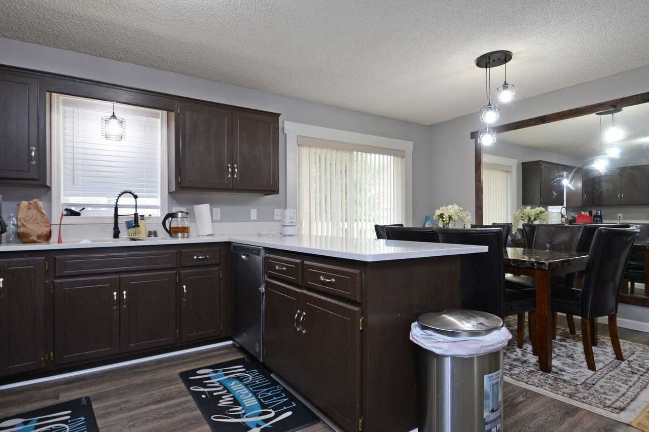 1728 84th Ct N - Photo 3 of 20