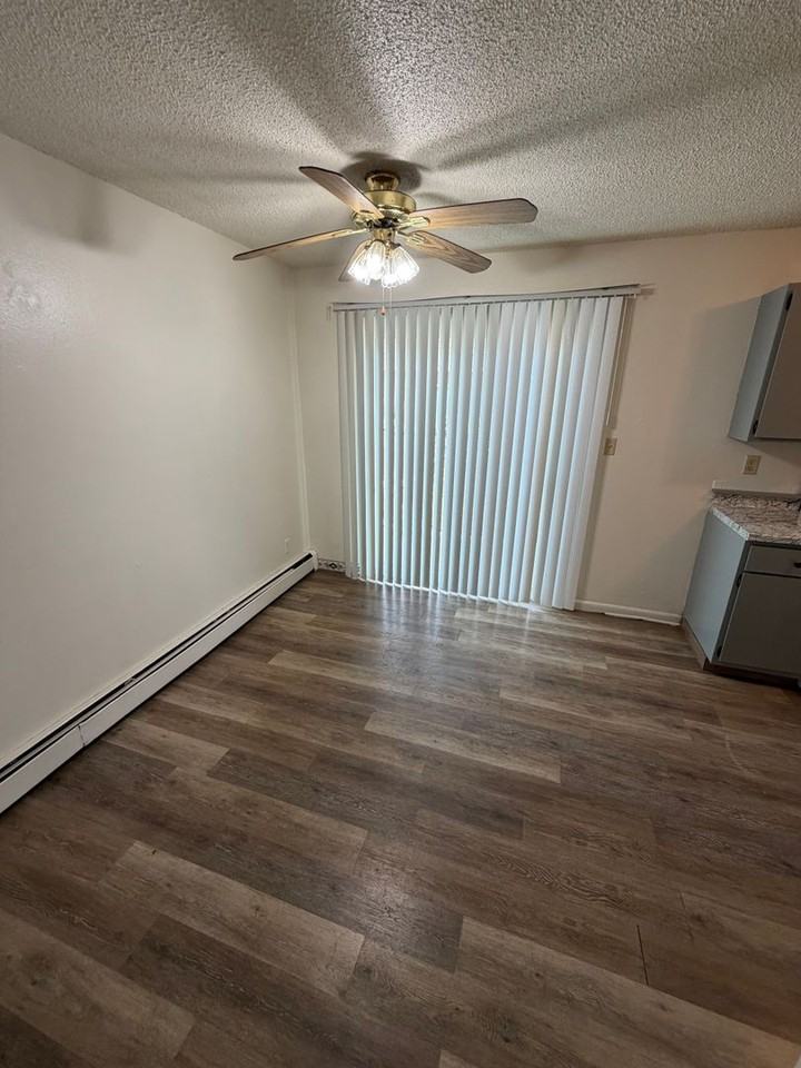 732 37th Avenue Ct - Photo 3 of 8