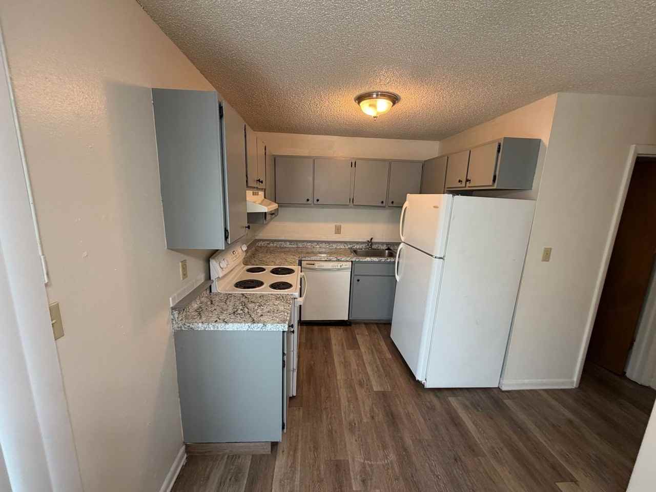 732 37th Avenue Ct - Photo 4 of 8