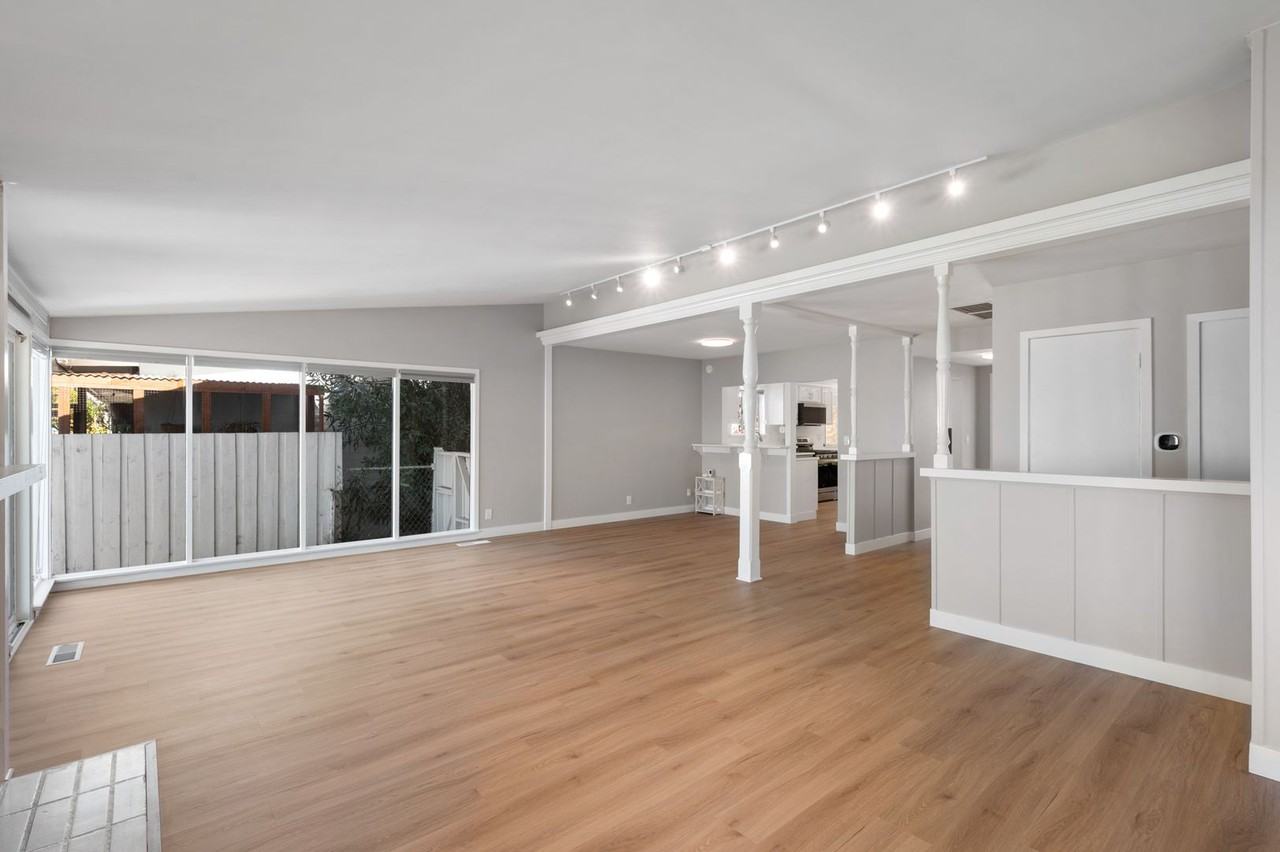 30739 Rue Valois - Photo 7 of 38