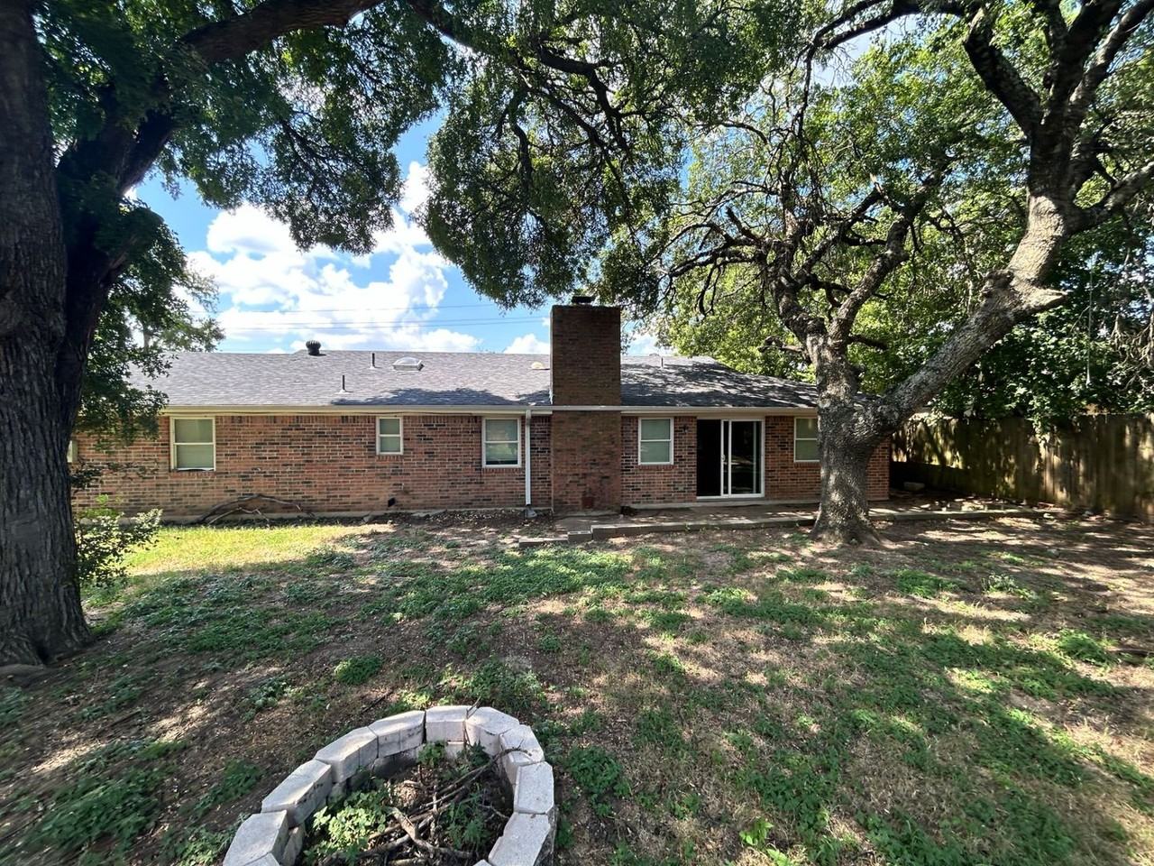 1605 Miranda Ave - Photo 3 of 7