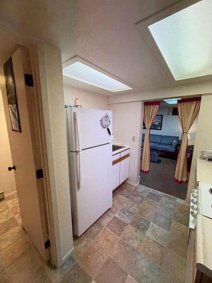 1069 N Meridian Rd - Photo 4 of 14