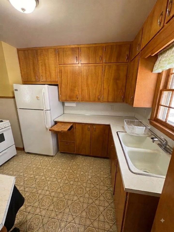 1324 Lyon Ave - Photo 4 of 7