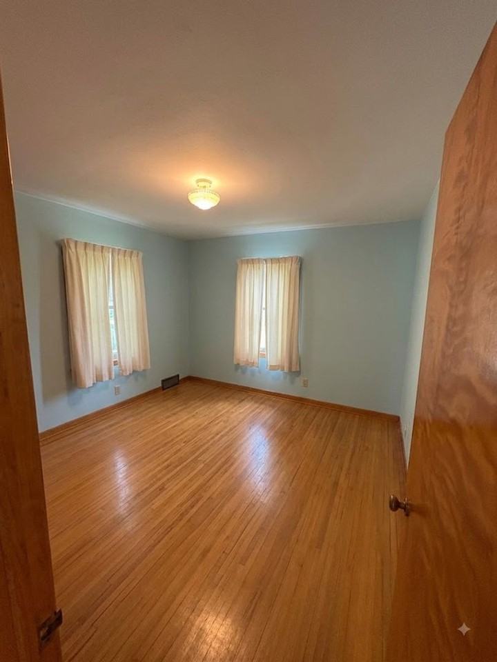 1324 Lyon Ave - Photo 6 of 7