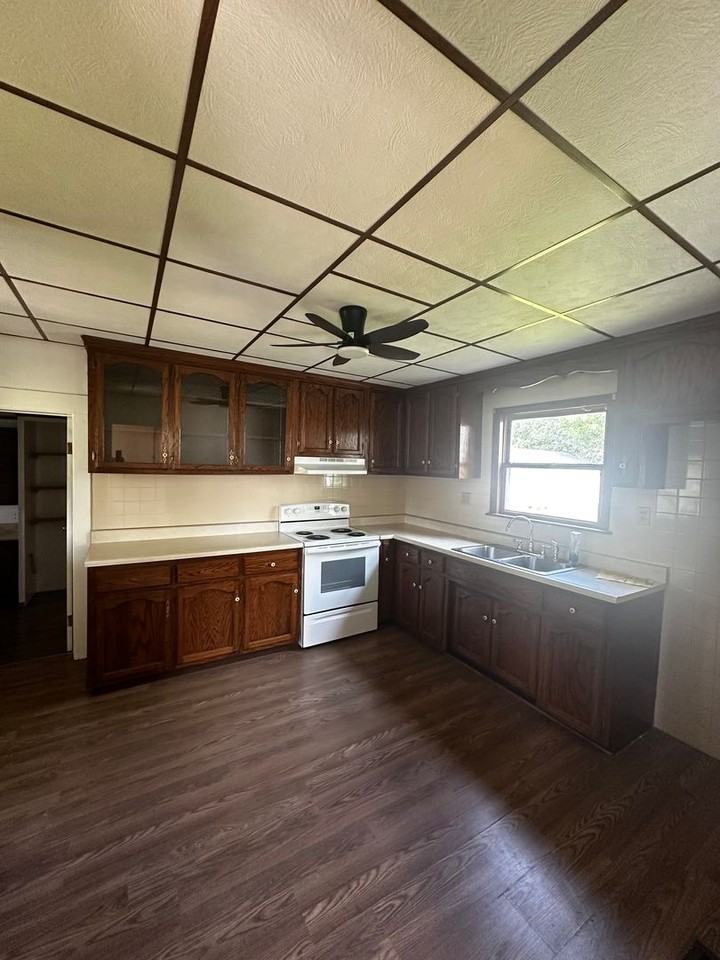 393 Jackson St - Photo 3 of 9