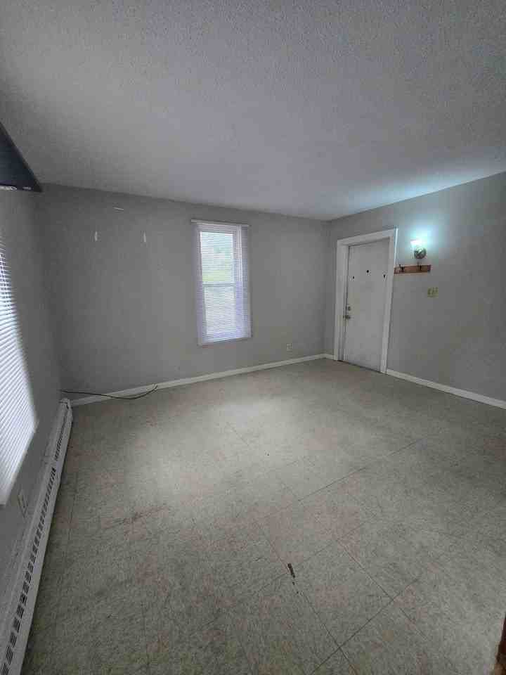 815 9th Ave Se #1 - Photo 3 of 8
