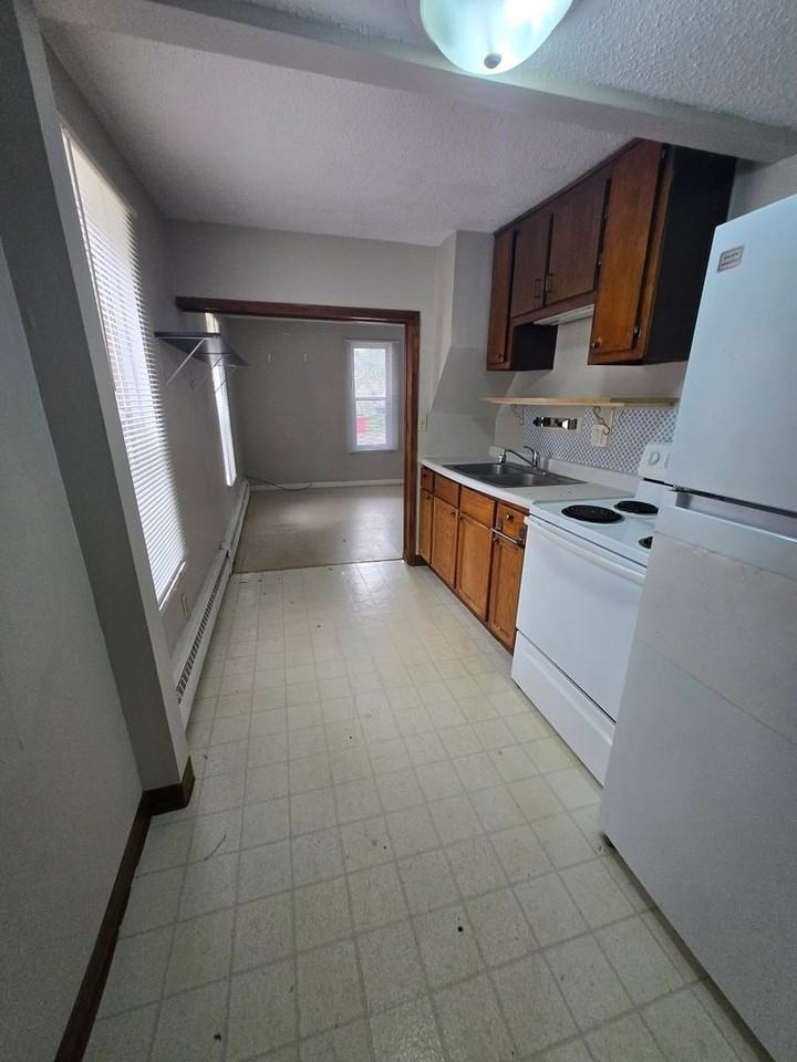 815 9th Ave Se #1 - Photo 4 of 8