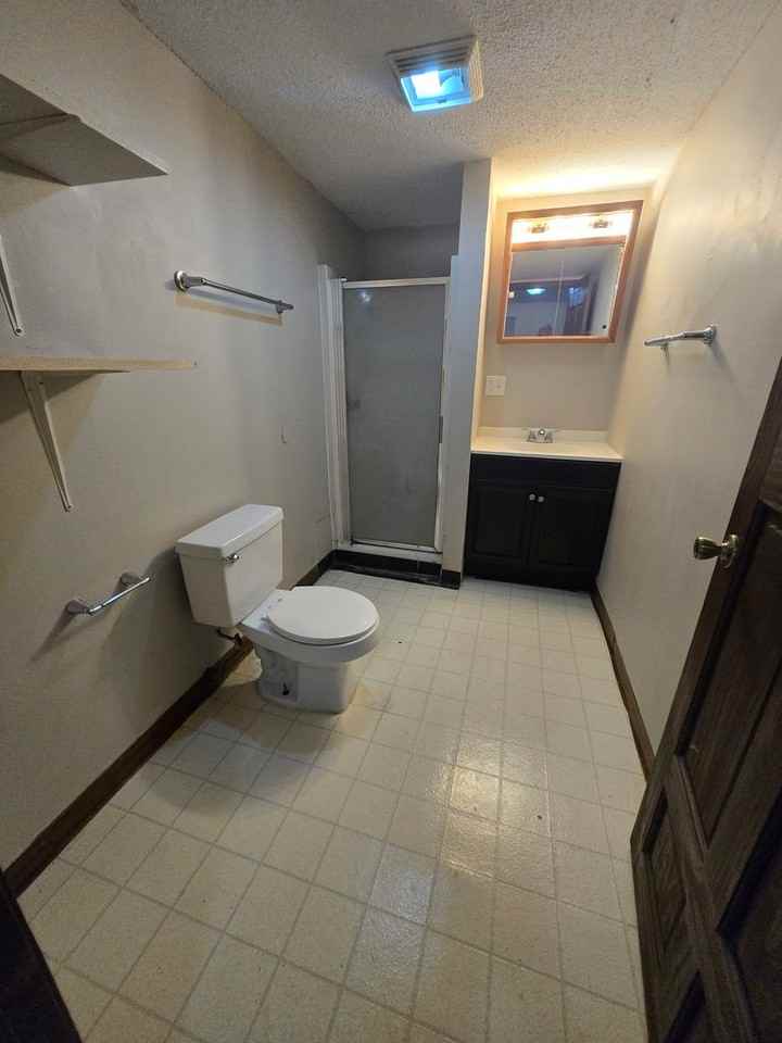 815 9th Ave Se #1 - Photo 7 of 8