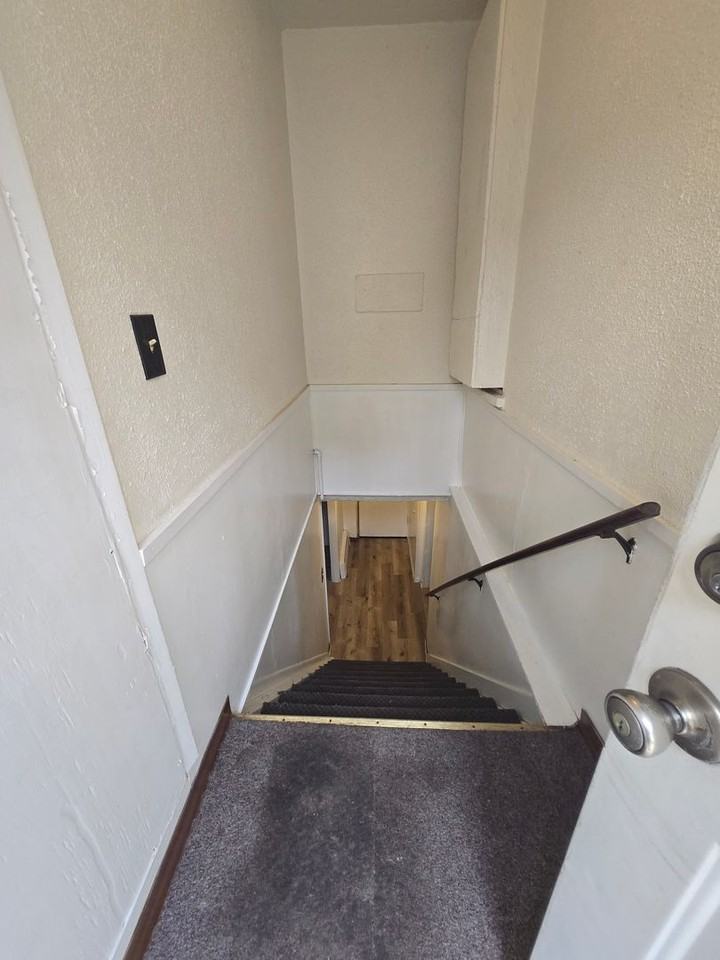 815 9th Ave Se #6 - Photo 3 of 10