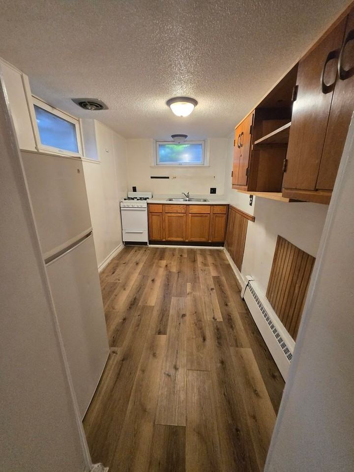 815 9th Ave Se #6 - Photo 4 of 10