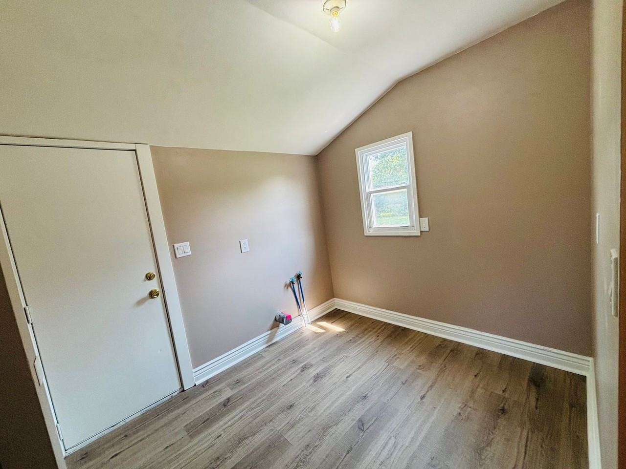 404 N Georgie Ave - Photo 5 of 9