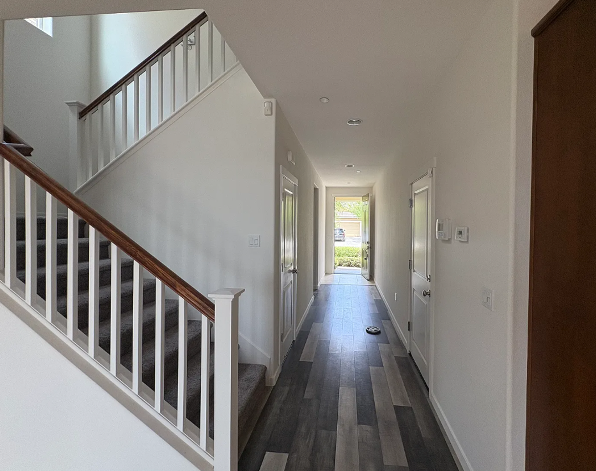 1072 Mariners Dr - Photo 5 of 11