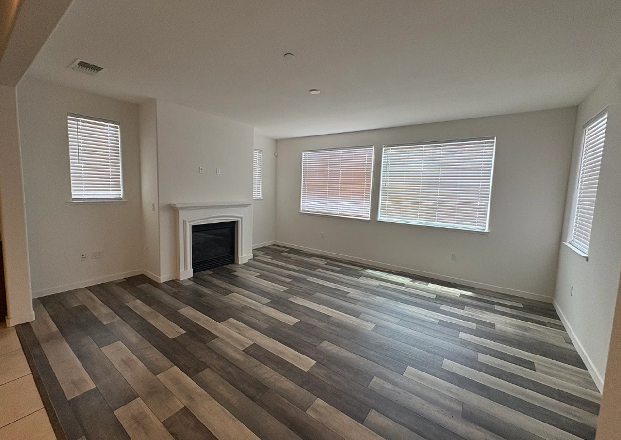 1072 Mariners Dr - Photo 6 of 11