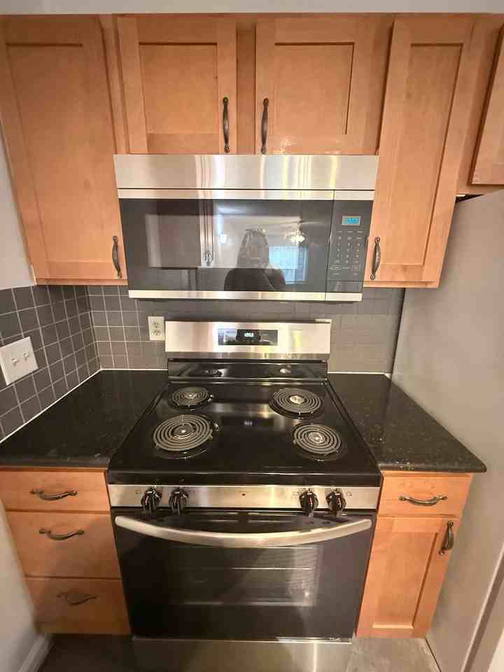 1511 Graduate Ln - Photo 3 of 13