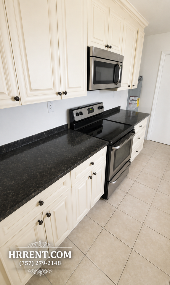 2515 Markham St - Photo 7 of 10