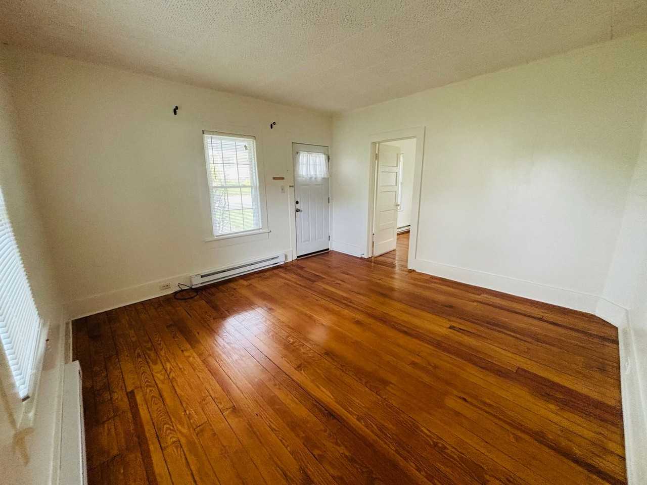 925 Forest St - Photo 4 of 18