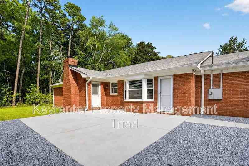 5108 Lakeshore Ct - Photo 2 of 42
