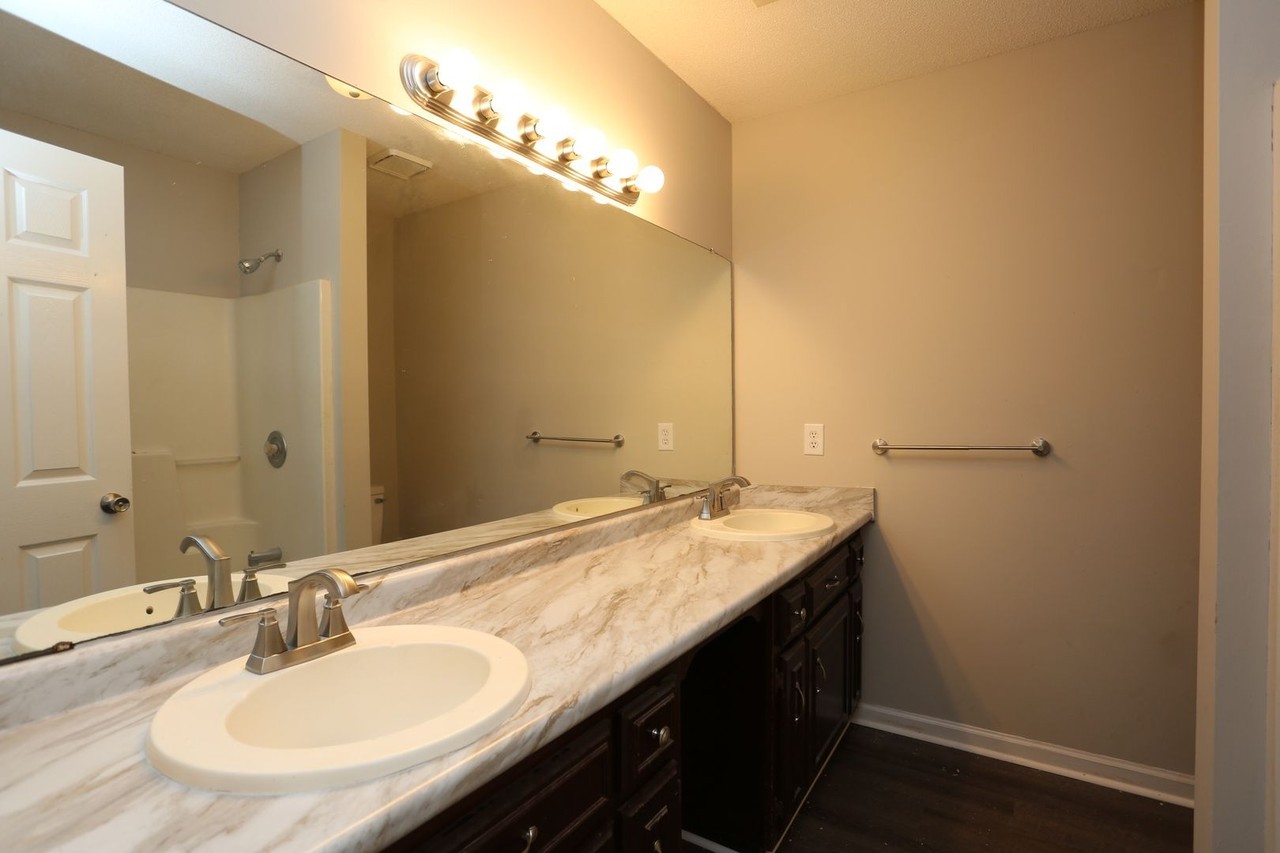 203A Courtney Way - Photo 2 of 15