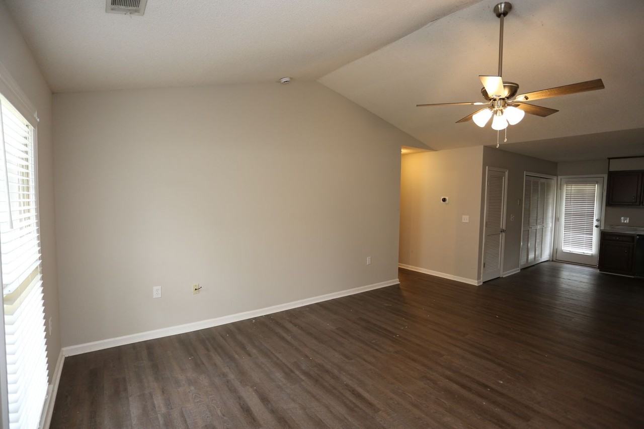 203A Courtney Way - Photo 4 of 15