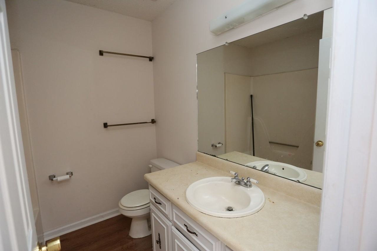 110 Lanier Dr #16 - Photo 3 of 5