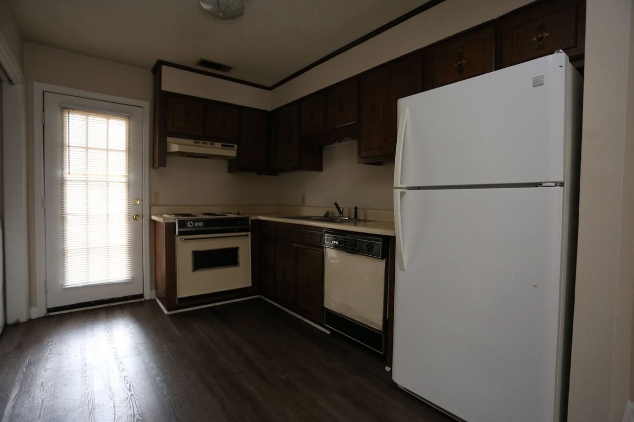 100 Lanier Dr #3 - Photo 4 of 8