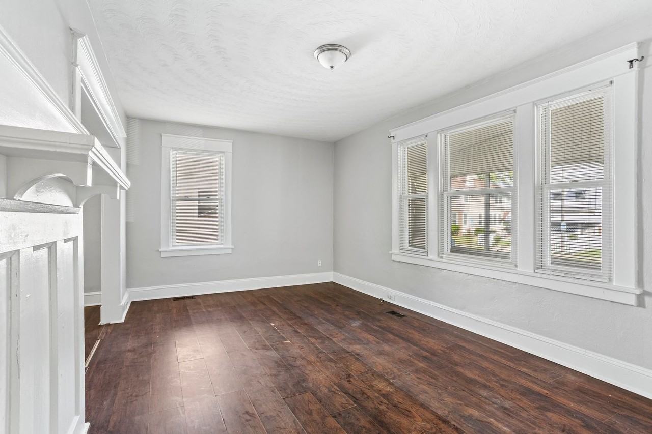 740 29th St - Photo 5 of 24