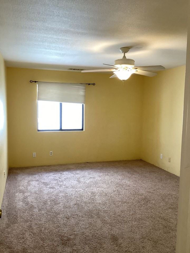 439 Foxfire Ln - Photo 5 of 9