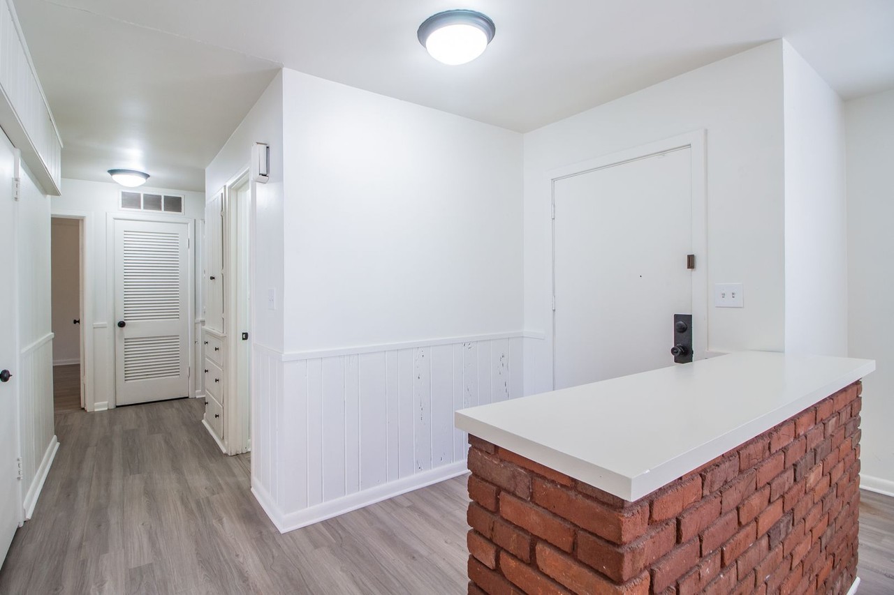 2510 56th St - Photo 3 of 22
