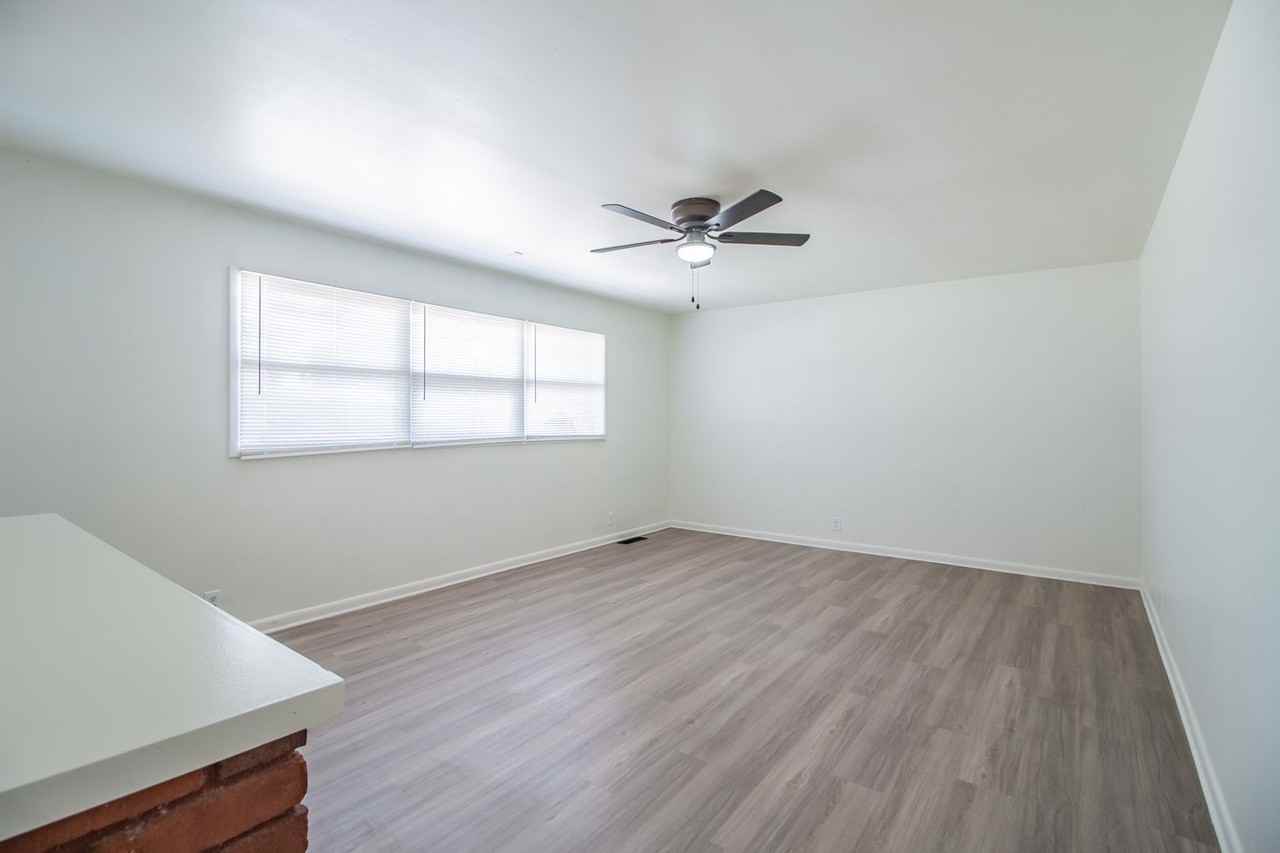 2510 56th St - Photo 4 of 22