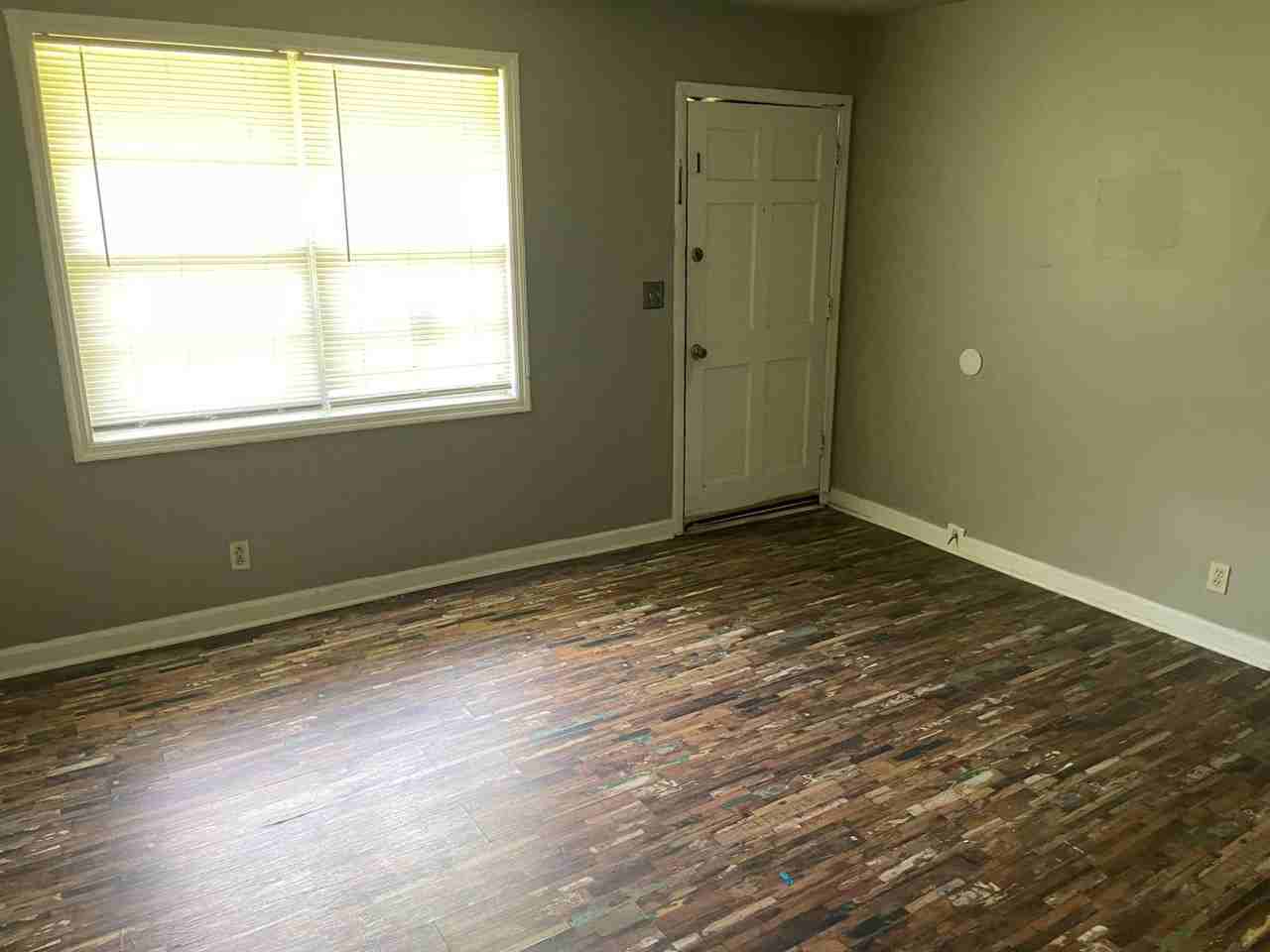 107B Martin Ave - Photo 3 of 8