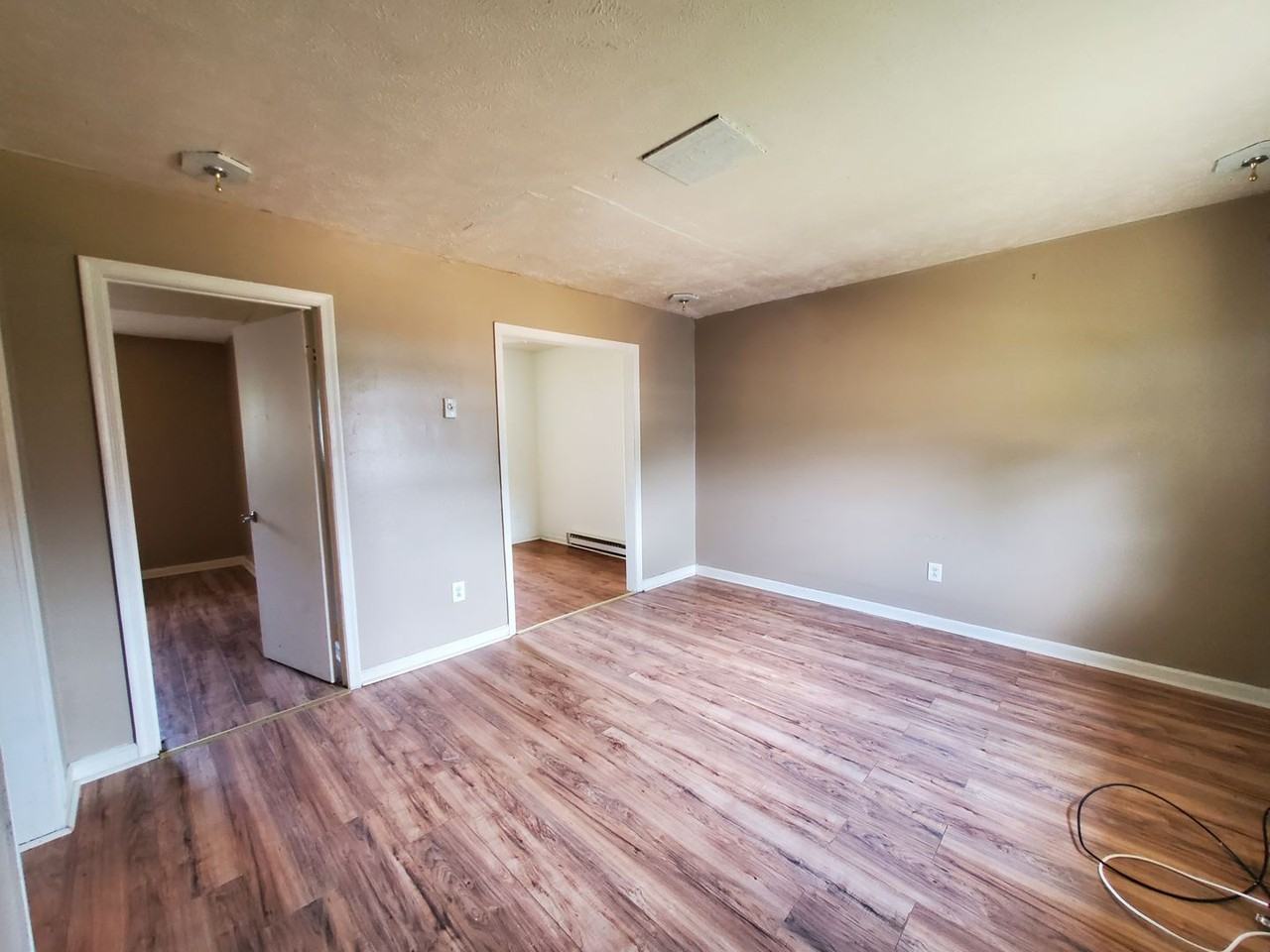 6444 Applecross Ave Apt B - Photo 2 of 9