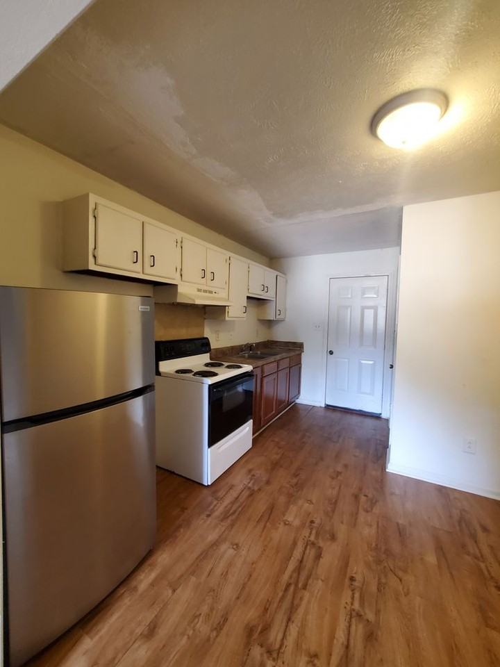 6444 Applecross Ave Apt B - Photo 3 of 9