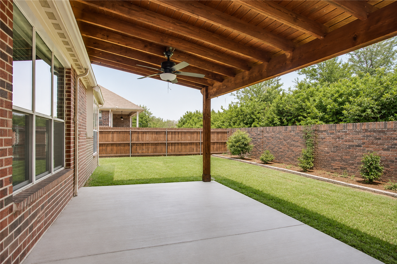 15832 Coyote Hill Dr - Photo 2 of 17