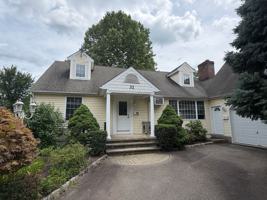 featured image of 32 Triangle St