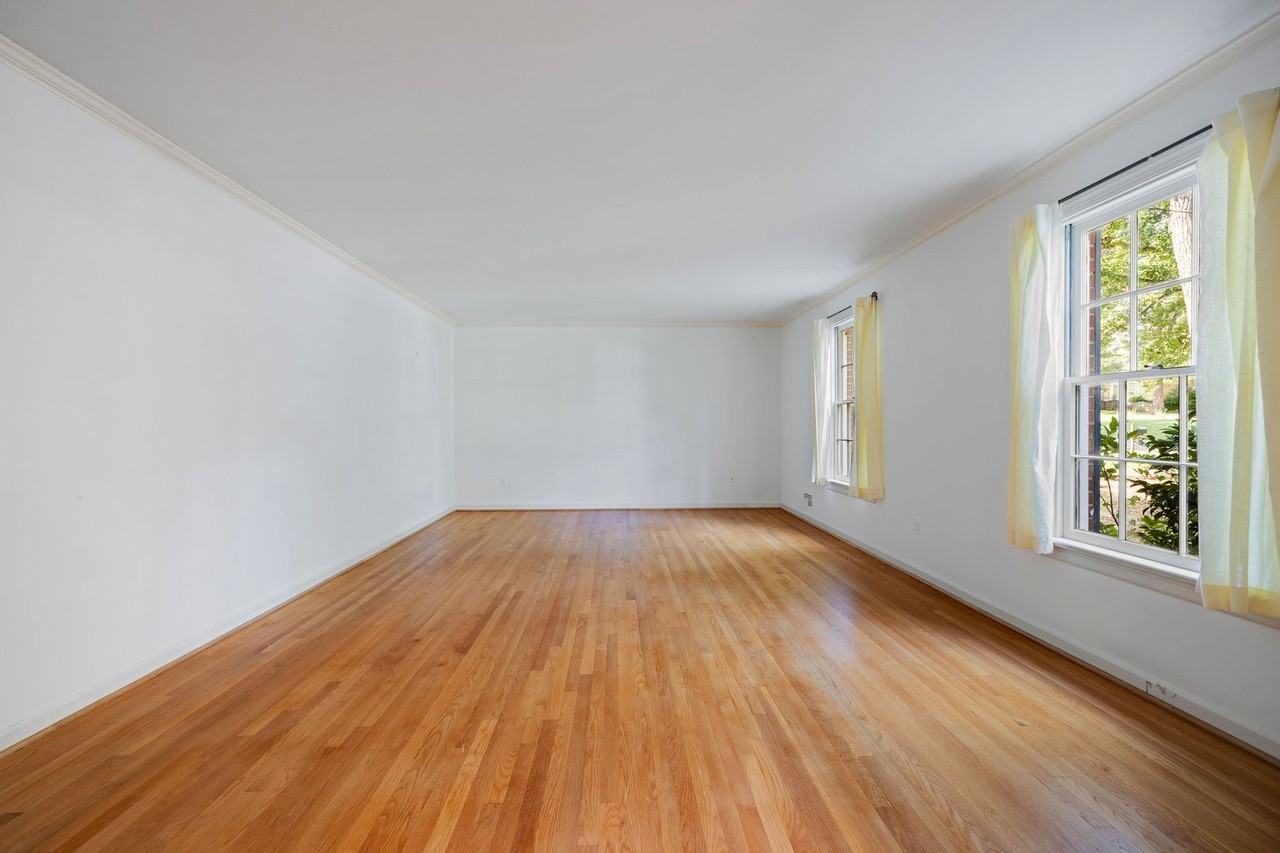 2401 Scarsborough Dr - Photo 7 of 50