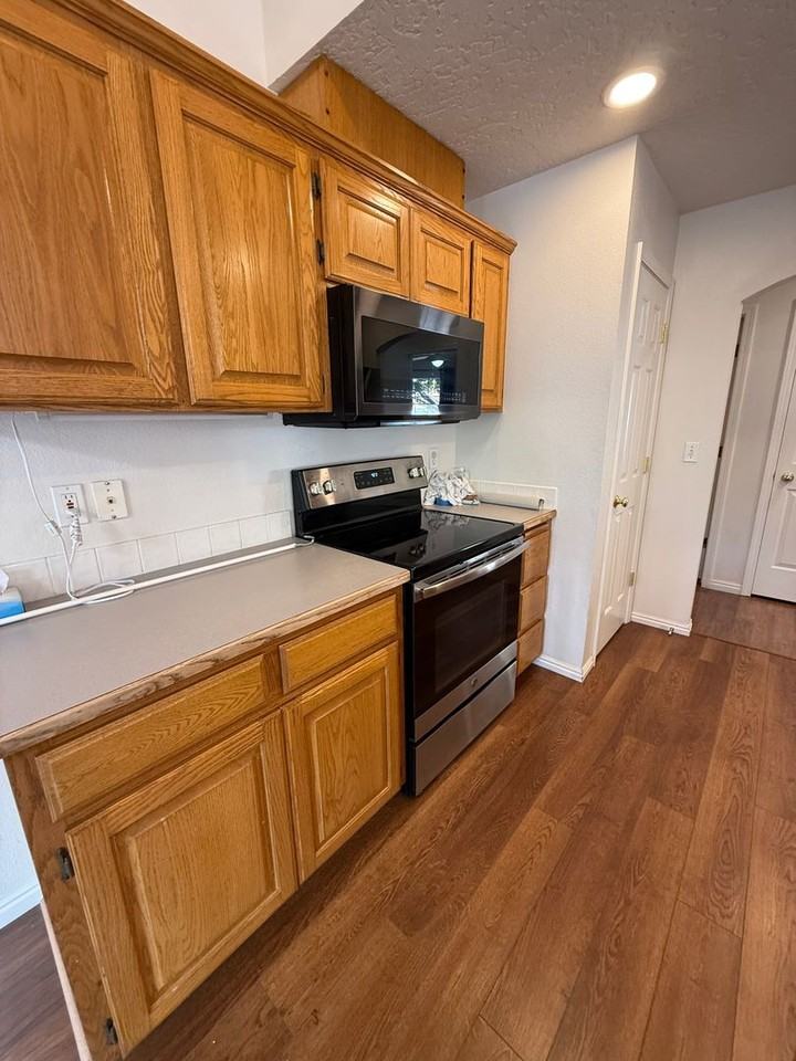 1033 W Pennwood St - Photo 3 of 17