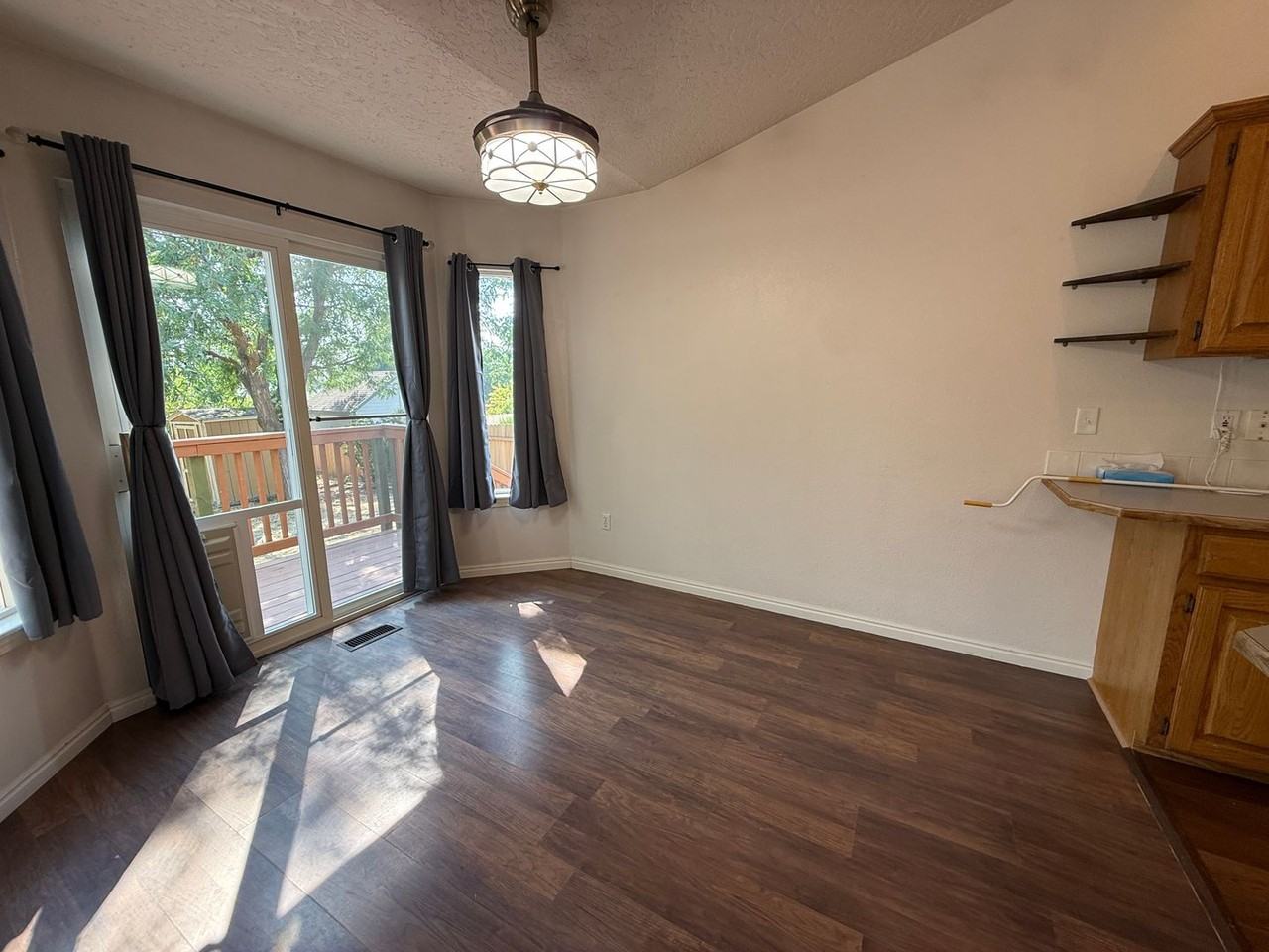 1033 W Pennwood St - Photo 4 of 17