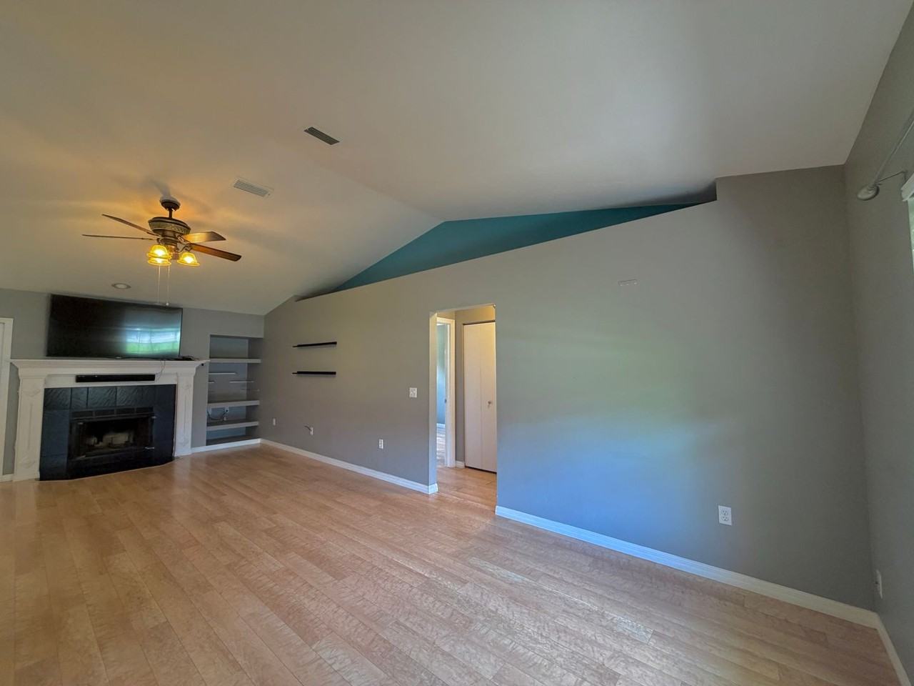 3946 Nw 59th Ave - Photo 3 of 14