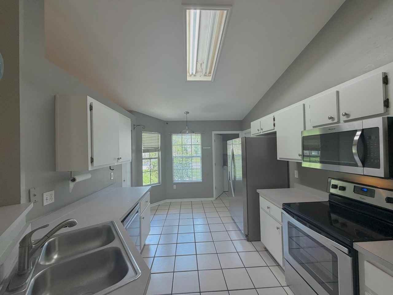 3946 Nw 59th Ave - Photo 5 of 14