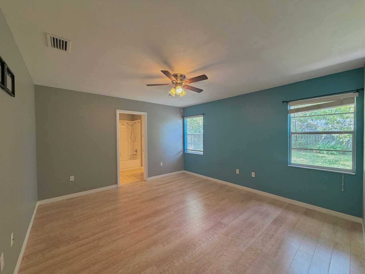 3946 Nw 59th Ave - Photo 7 of 14