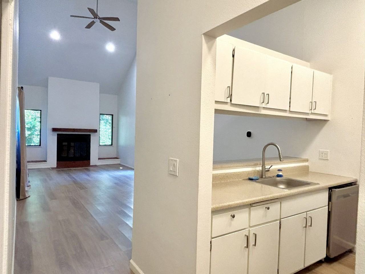 331 Se 146th Ave - Photo 3 of 19