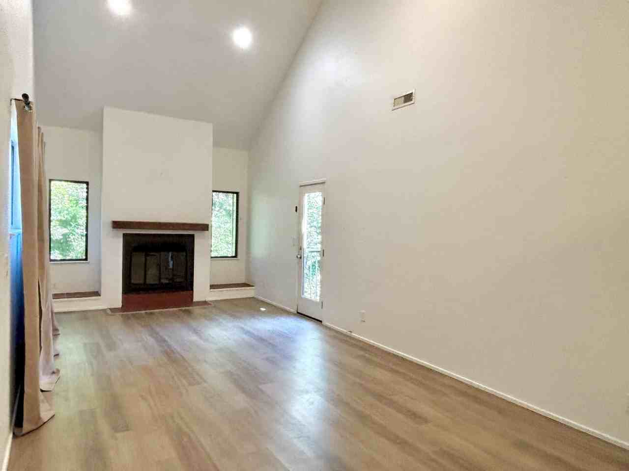 331 Se 146th Ave - Photo 5 of 19