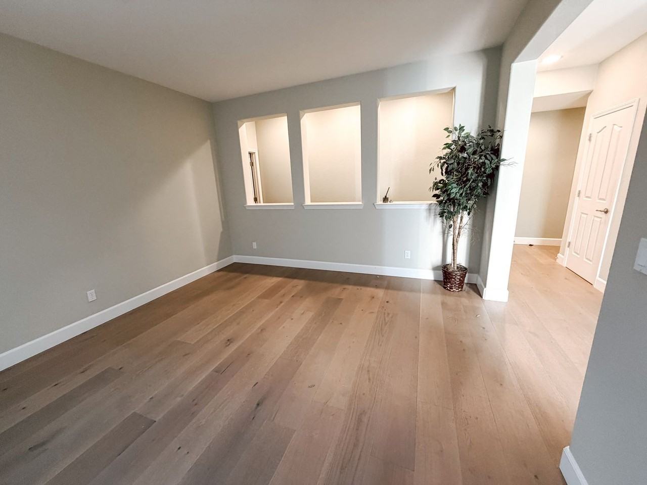 6238 Murdock Way - Photo 4 of 35