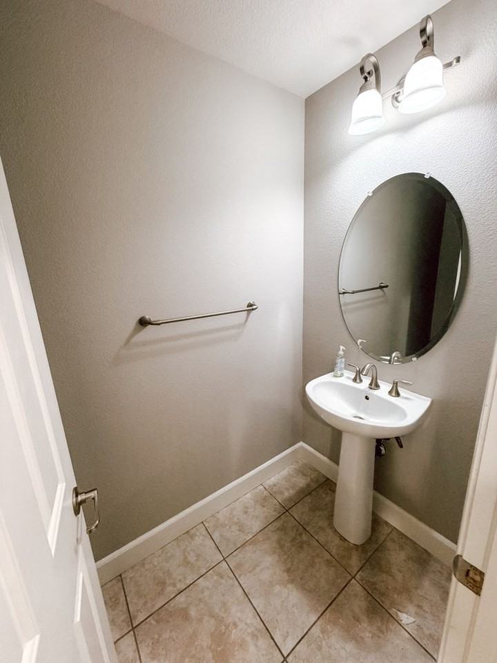 6238 Murdock Way - Photo 7 of 35