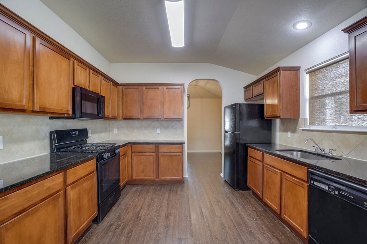 1313 Honey Blossom Dr - Photo 3 of 20