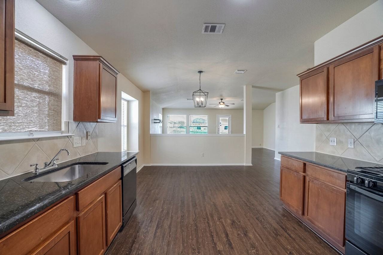 1313 Honey Blossom Dr - Photo 4 of 20