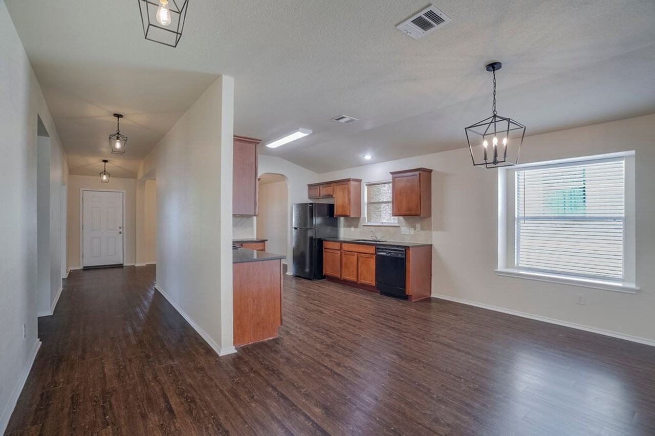 1313 Honey Blossom Dr - Photo 5 of 20