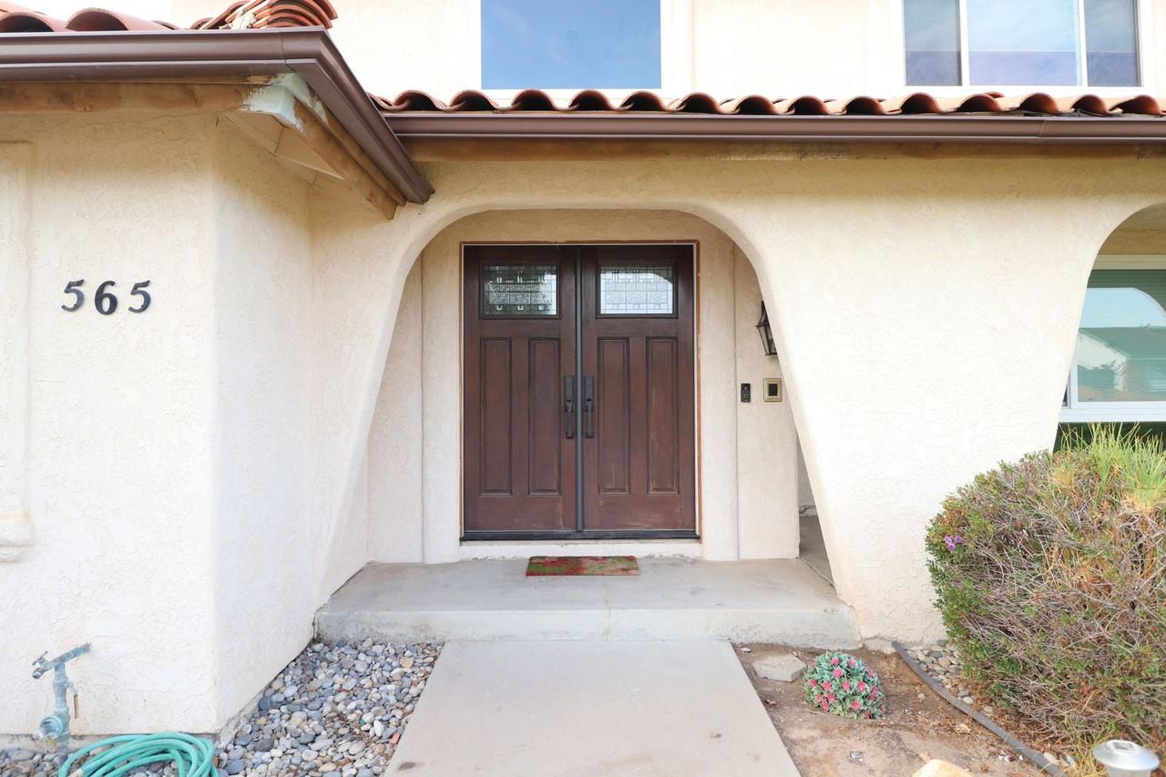 565 Clubhouse Dr - Photo 2 of 22